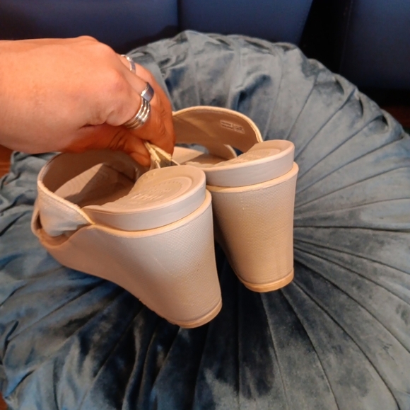 Crocs Wedge Sandal Crocs Leigh II XStrap Wedge Beige beach vacation Size W10 - Picture 4 of 6